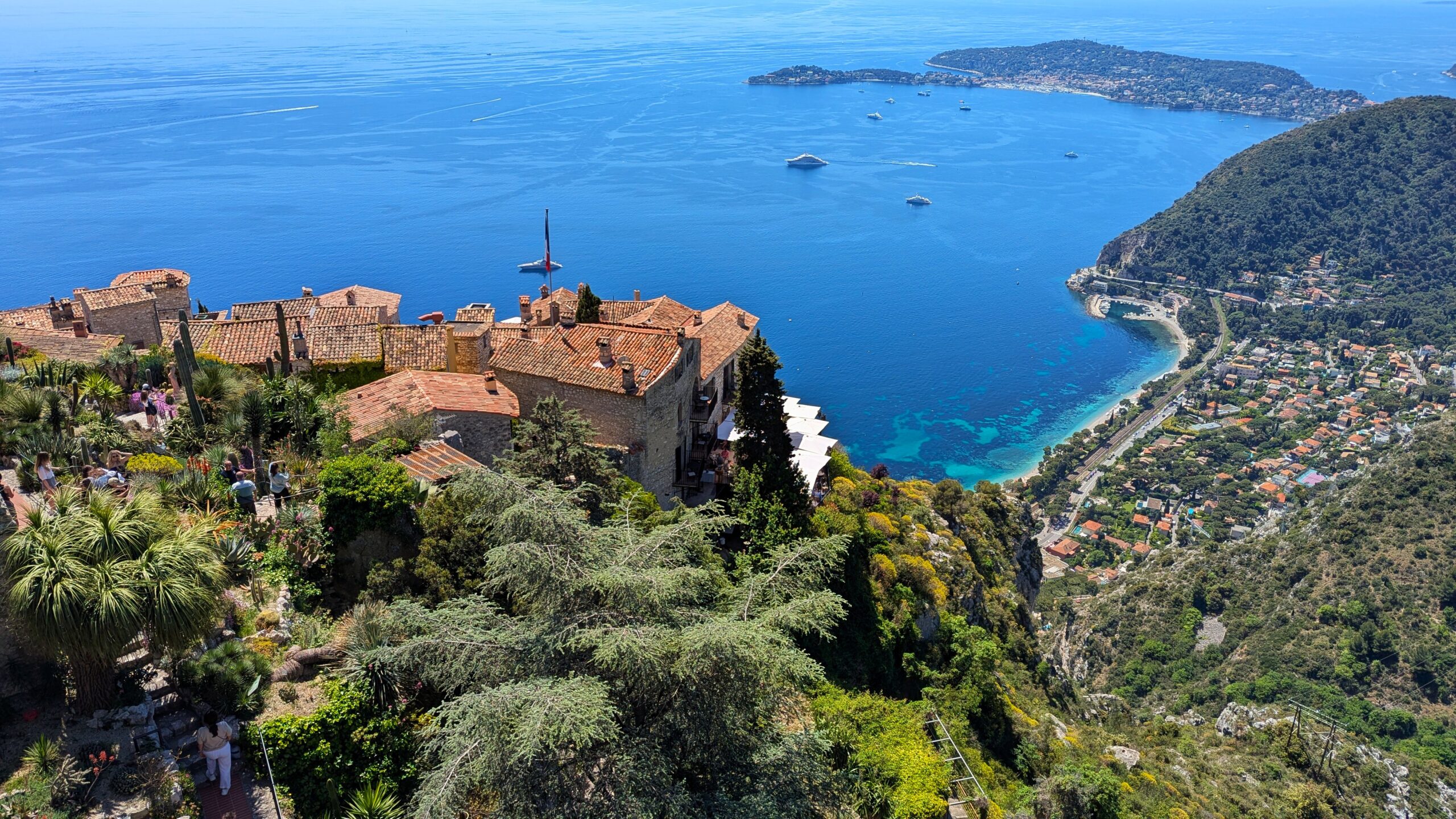 ÈZE